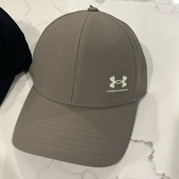2 Under Armour Iso-chill hat golf, baseball, sports Small - Picture 2 of 9